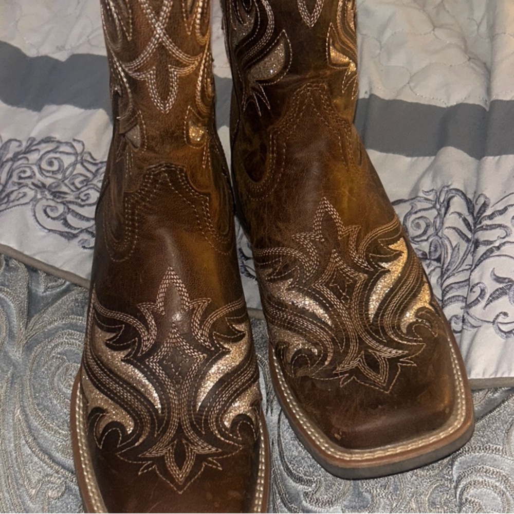Ariat glittery accents, brown western boots.